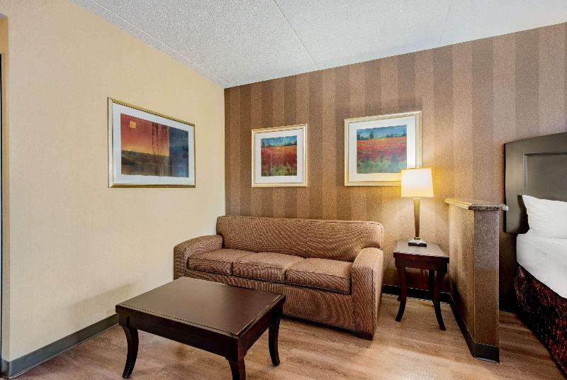 La Quinta Inn & Suites Bel Air/I-95 Exit 77A image