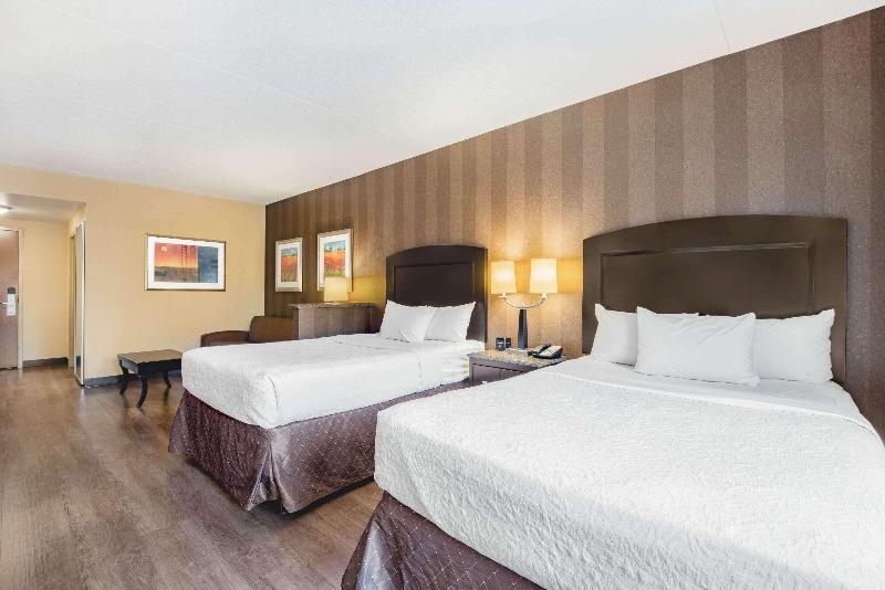La Quinta Inn & Suites Bel Air/I-95 Exit 77A image