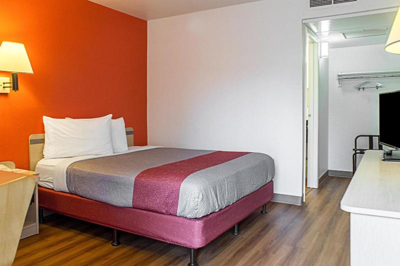 Motel 6 Kalispell image