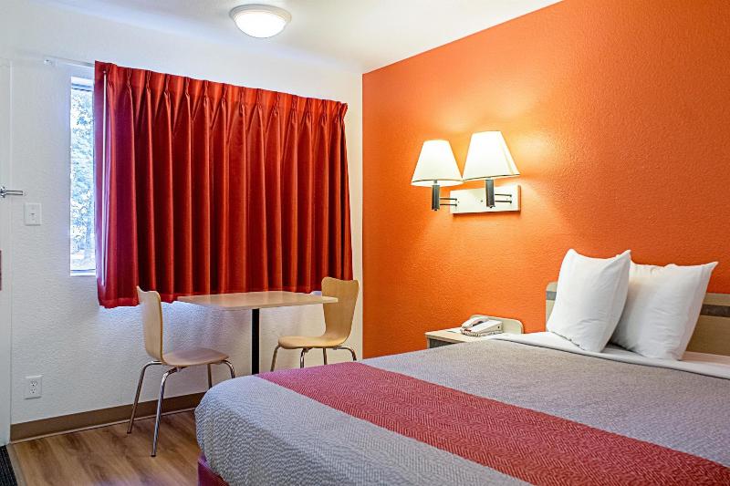 Motel 6 Kalispell image