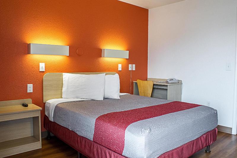 Motel 6 Kalispell image