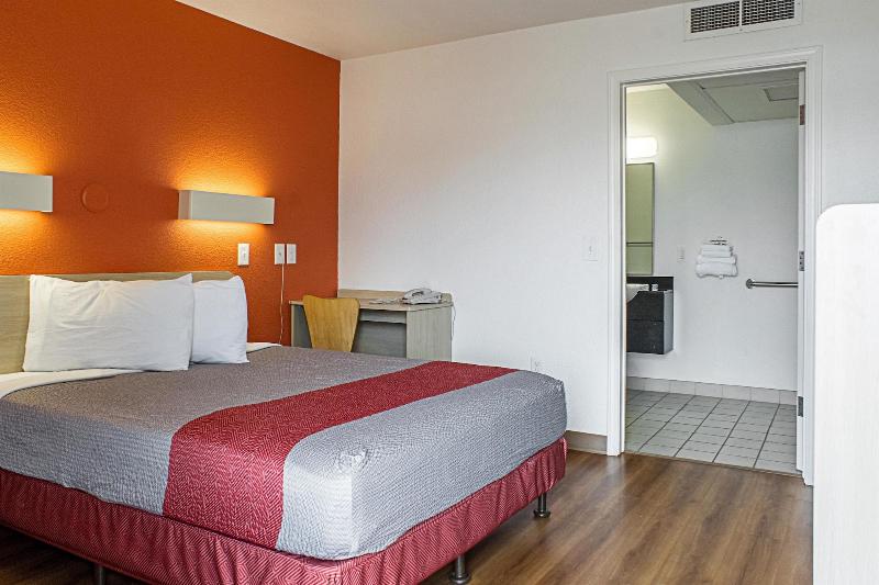Motel 6 Kalispell image