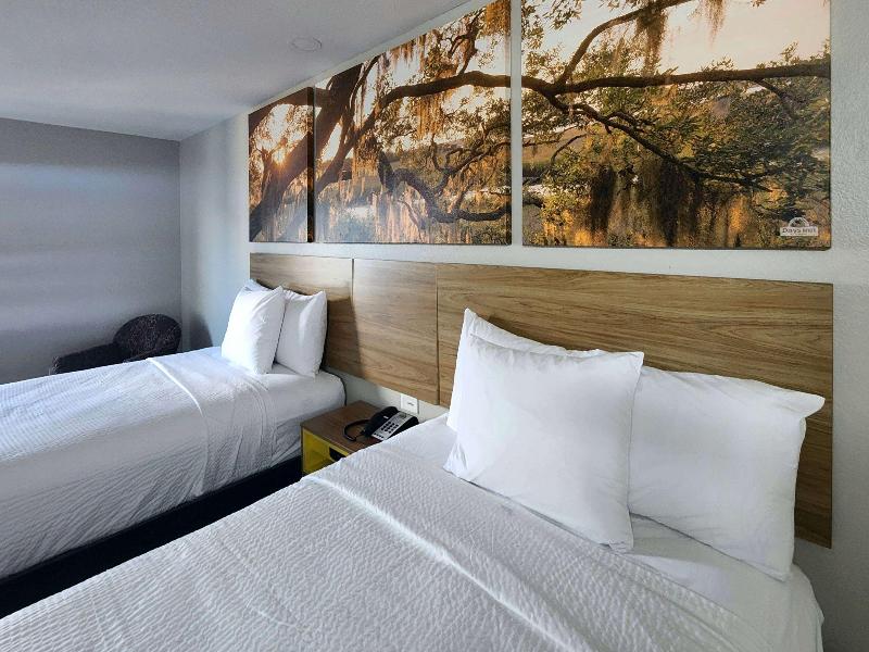 Days Inn By Wyndham Lafayette image