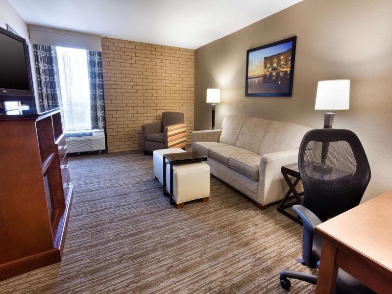 Drury Inn Suites Kansas City Airport image