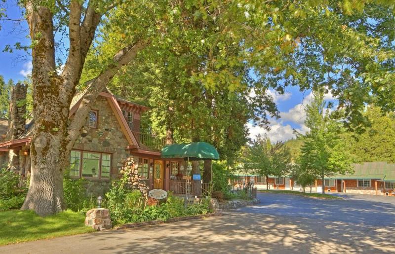 Strawberry Valley Inn image