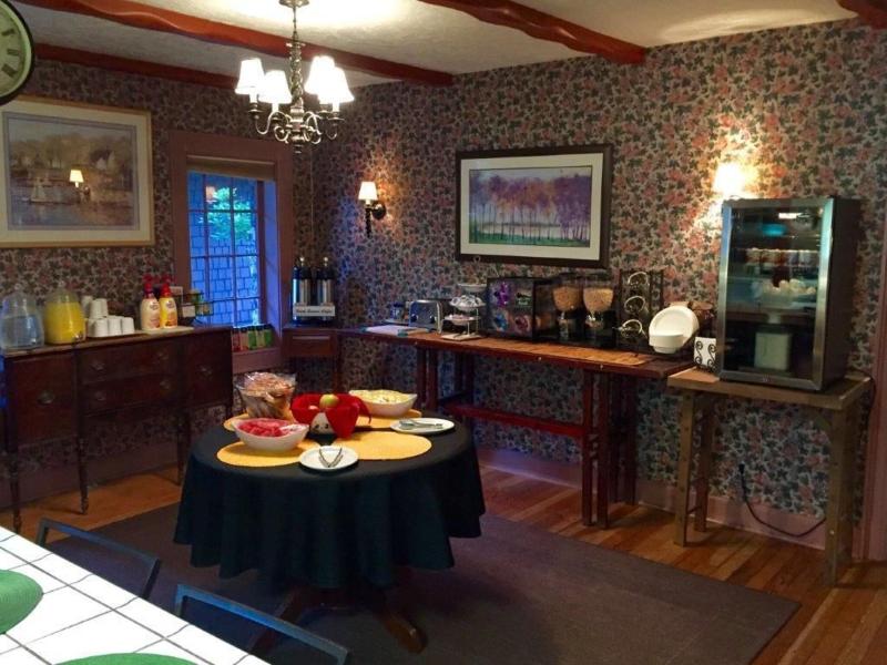 Strawberry Valley Inn image