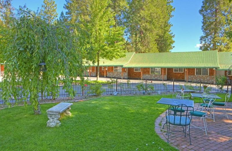 Strawberry Valley Inn image