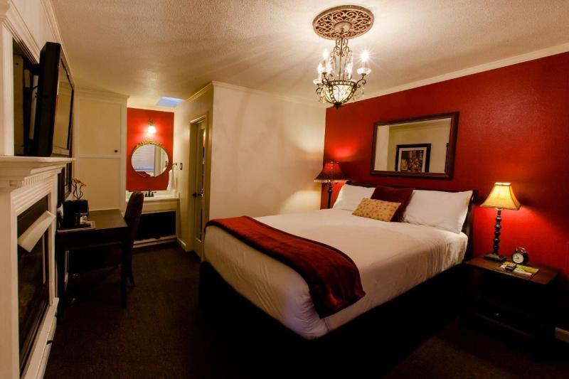 Strawberry Valley Inn image