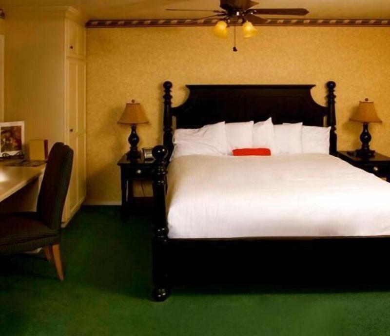 Strawberry Valley Inn image
