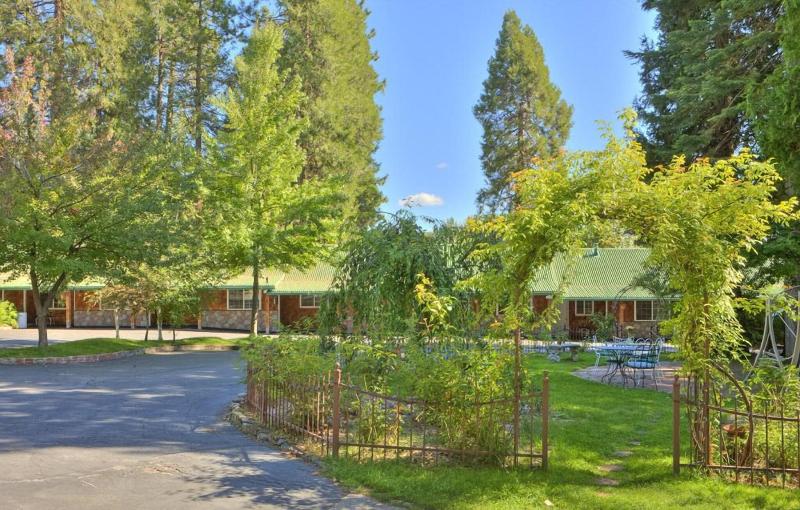 Strawberry Valley Inn image