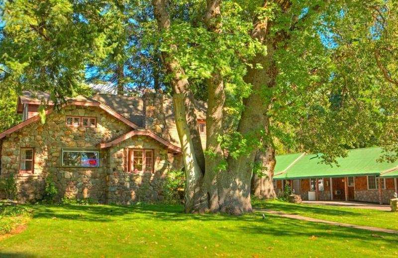 Strawberry Valley Inn image