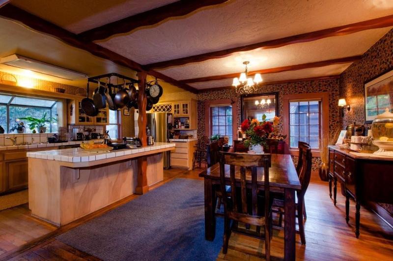 Strawberry Valley Inn image