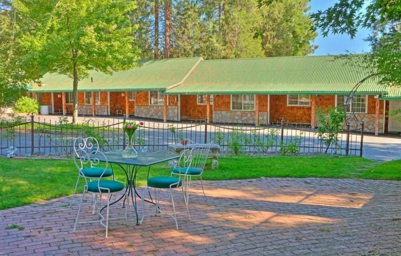 Strawberry Valley Inn image