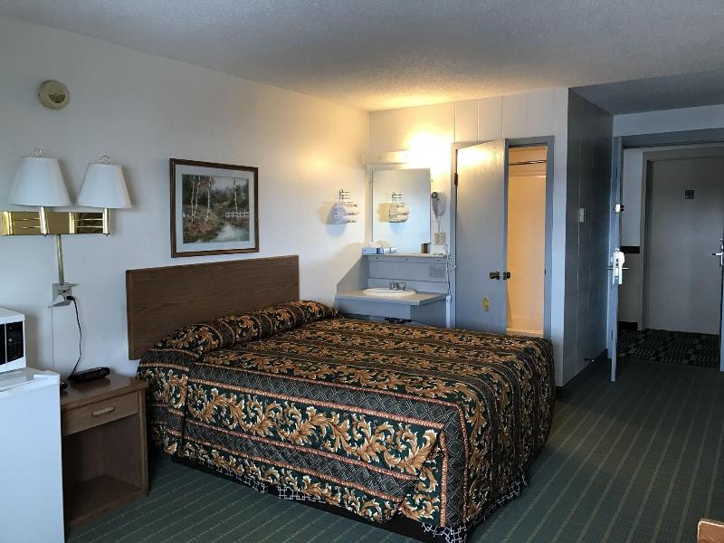 Dakota Inn Minot image