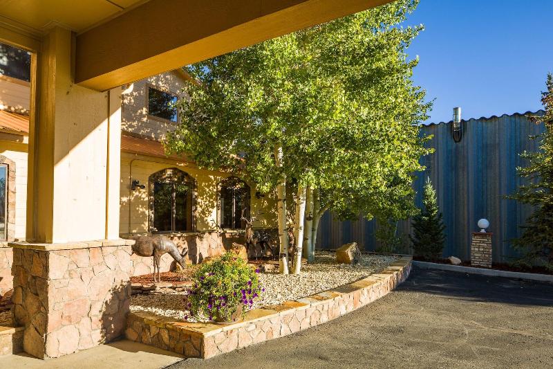 Alpine Inn Suites image