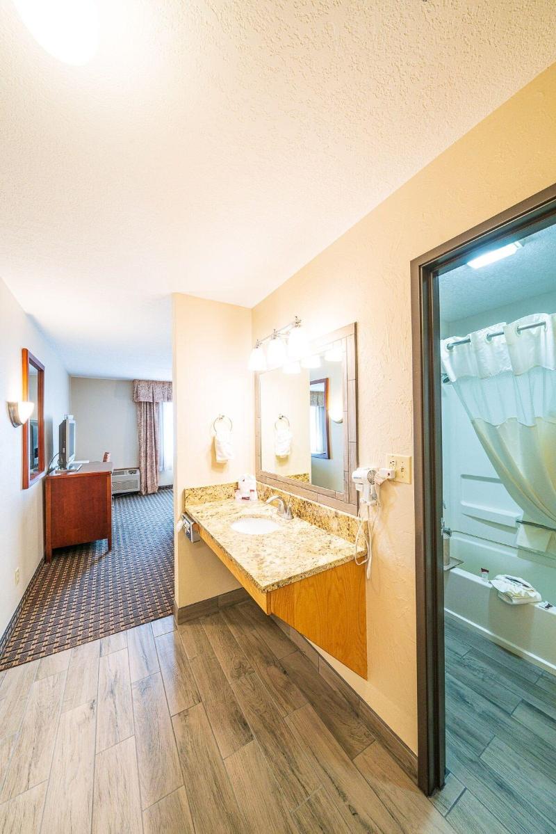 Alpine Inn Suites image