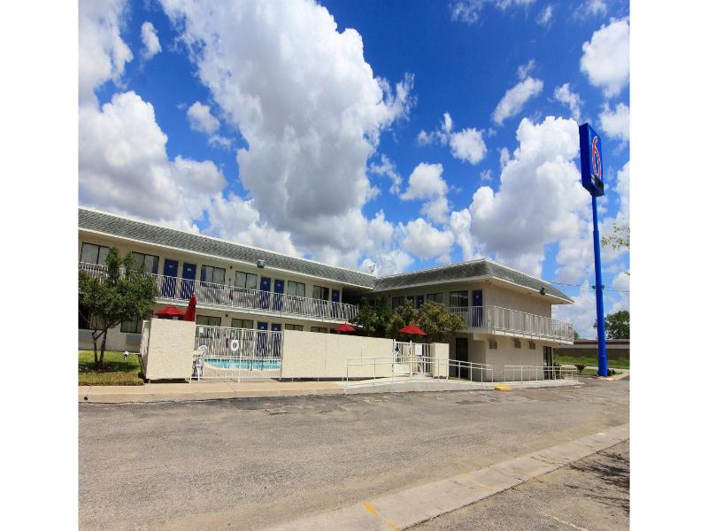 Motel 6 Kingsville, Tx image