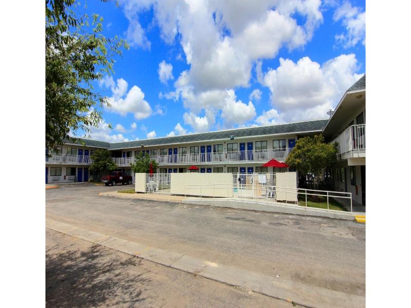 Motel 6 Kingsville, Tx — general view