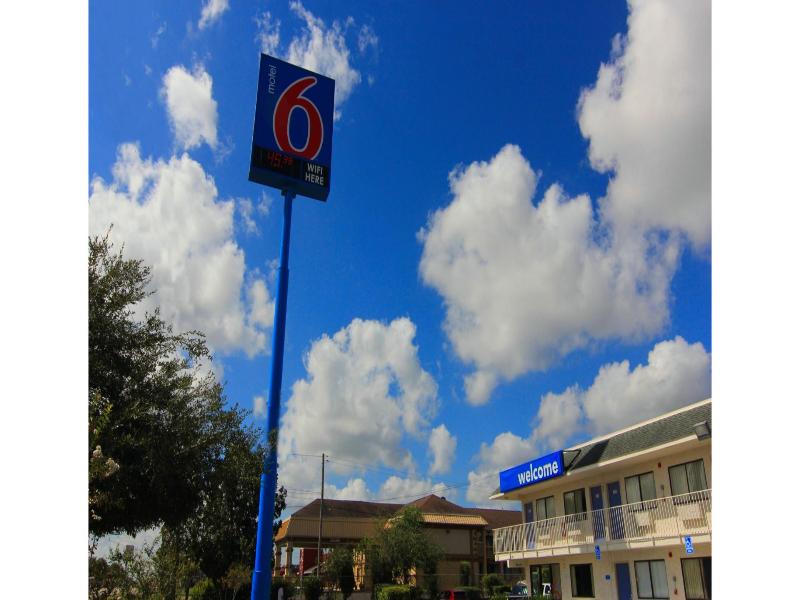 Motel 6 Kingsville, Tx — general view