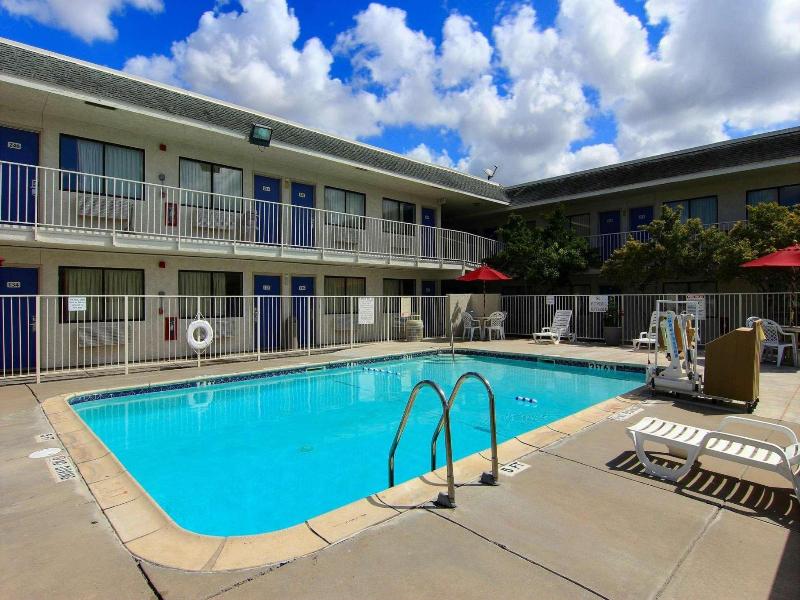 Motel 6 Kingsville, Tx image