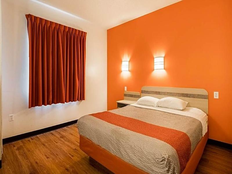 Motel 6 Newport image