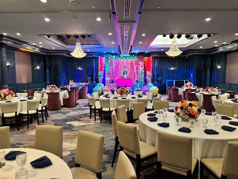 The Roslyn, Tapestry Collection By Hilton image