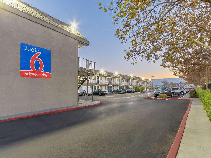 Motel 6 Hayward, CA – Silicon Valley Gateway image