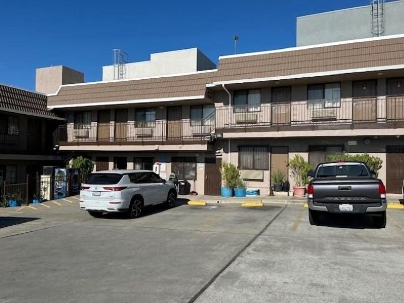 Crown Lodge Motel Oakland image
