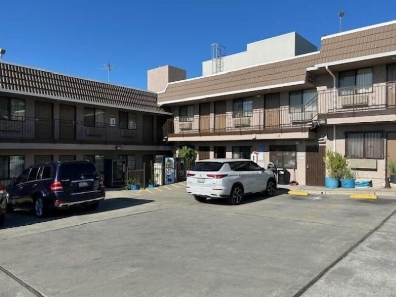 Crown Lodge Motel Oakland image