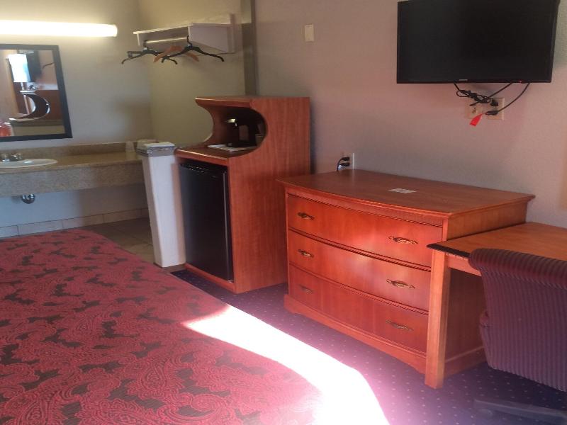 Crown Lodge Motel Oakland image