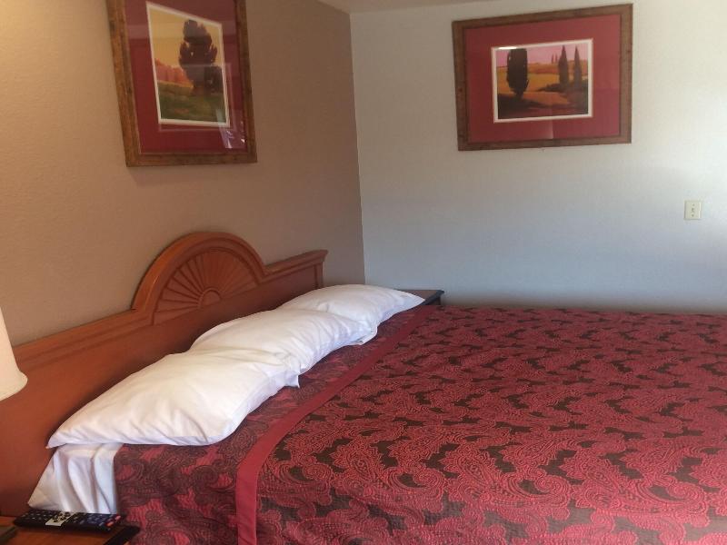 Crown Lodge Motel Oakland image