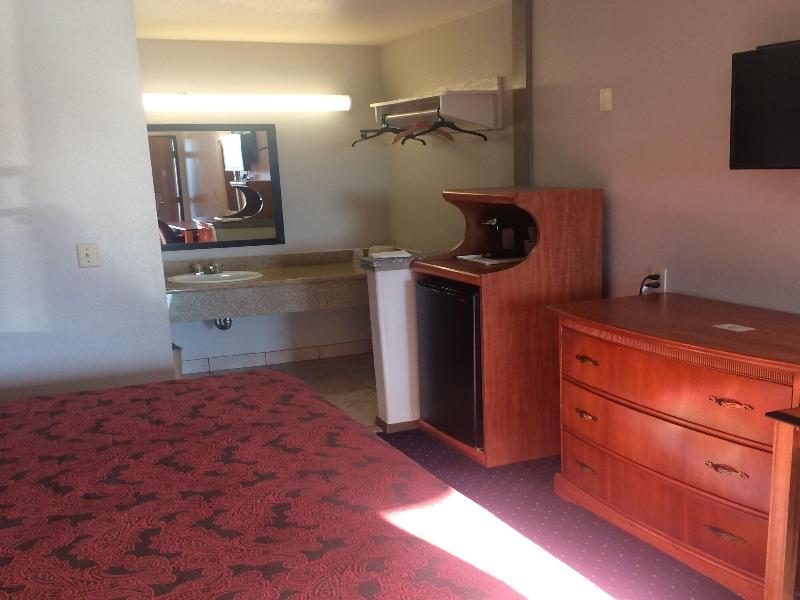 Crown Lodge Motel Oakland image
