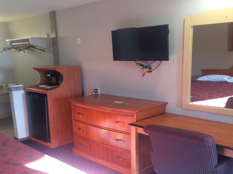 Crown Lodge Motel Oakland image