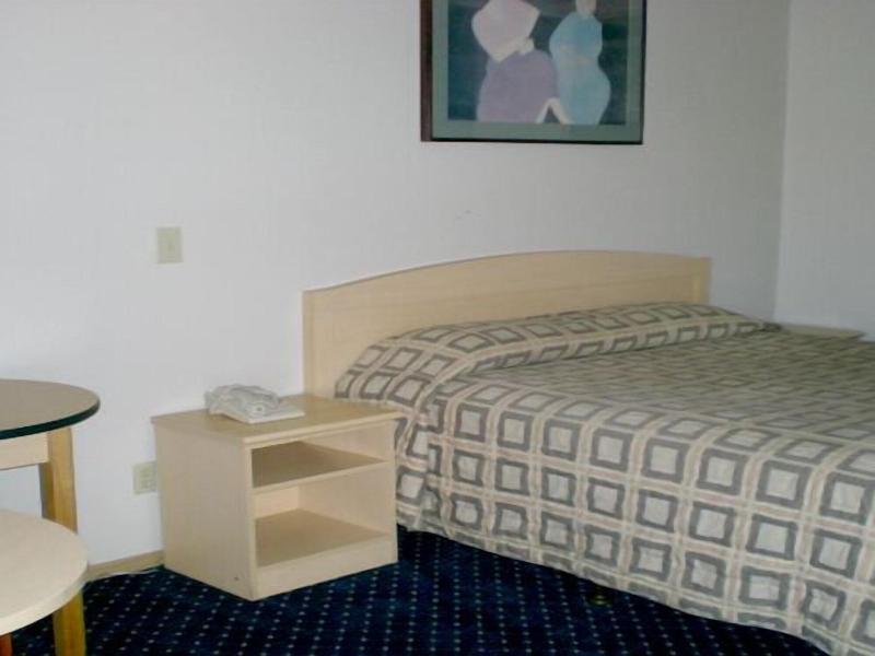 Crown Lodge Motel Oakland image