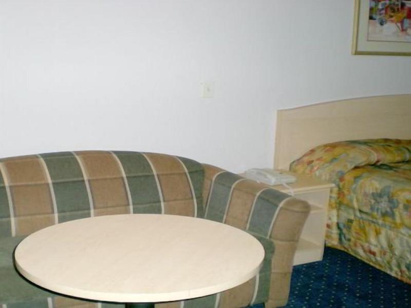 Crown Lodge Motel Oakland image