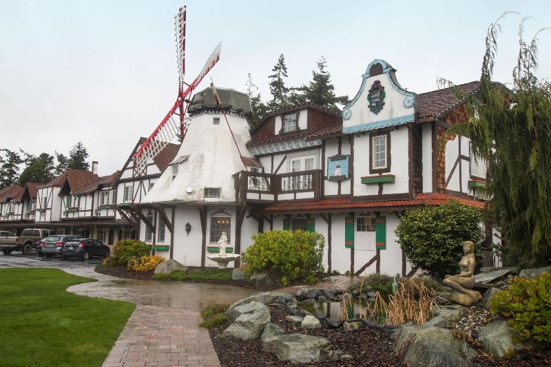 Auld Holland Inn image
