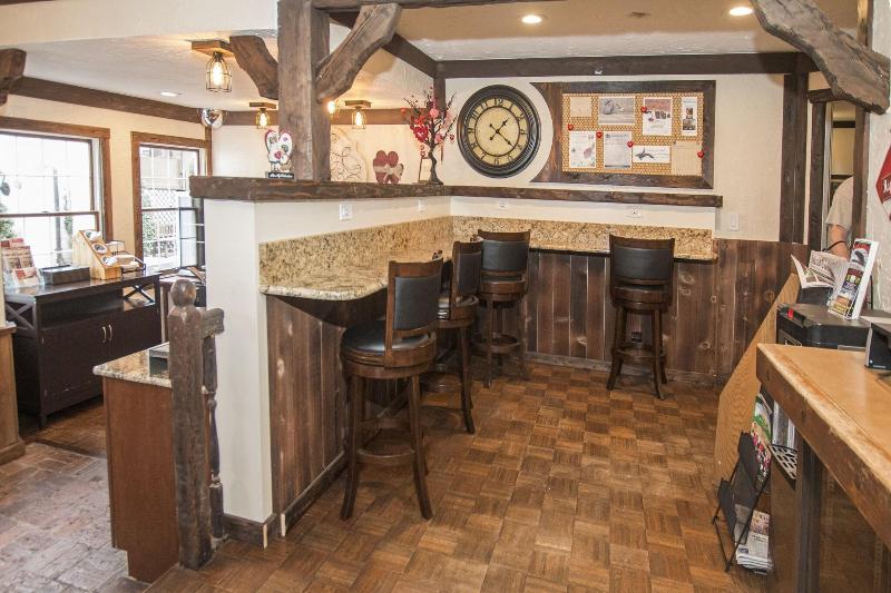Auld Holland Inn image