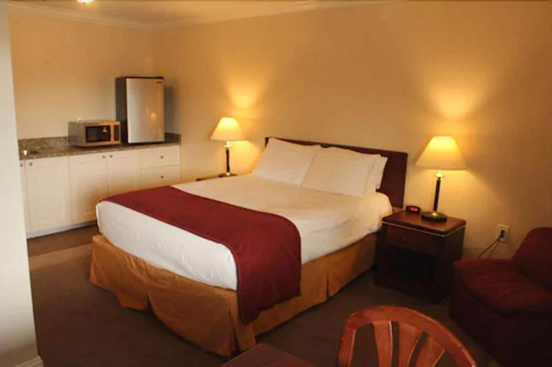 Auld Holland Inn image