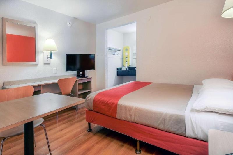 Motel 6 Chino, CA - Los Angeles Area image