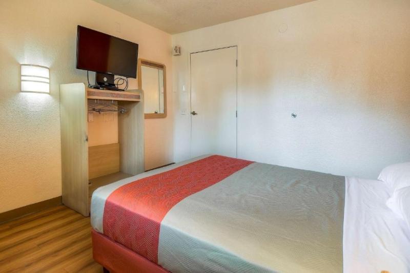 Motel 6 Chino, CA - Los Angeles Area image