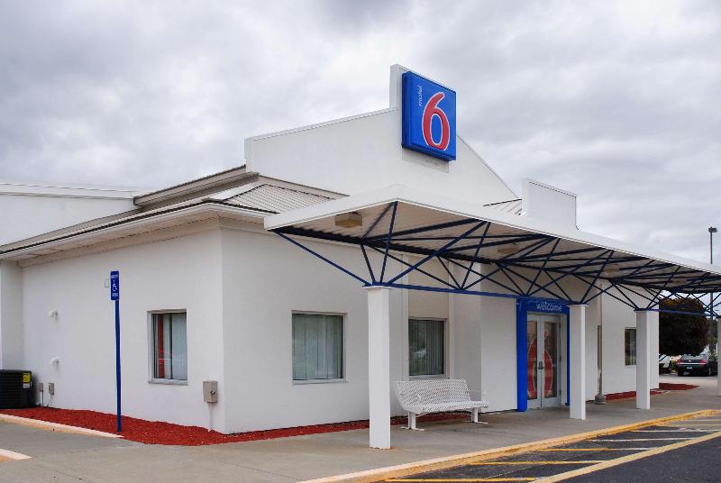 Motel 6 Providence East image
