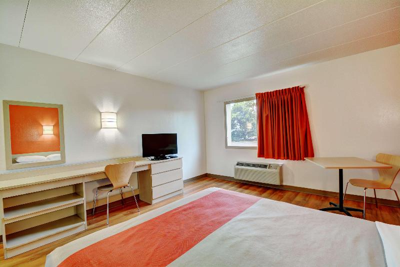 Motel 6 Providence East image
