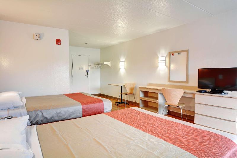 Motel 6 Providence East image