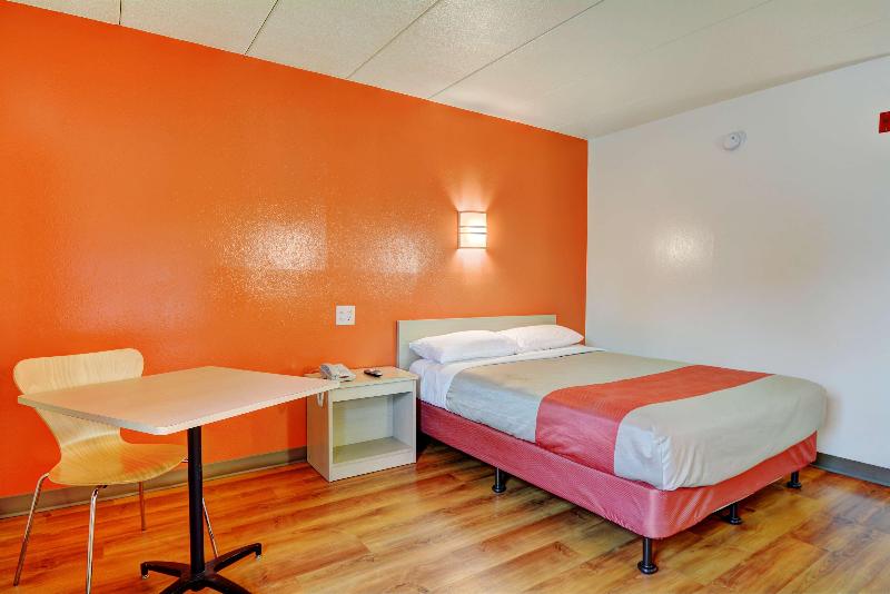 Motel 6 Providence East image