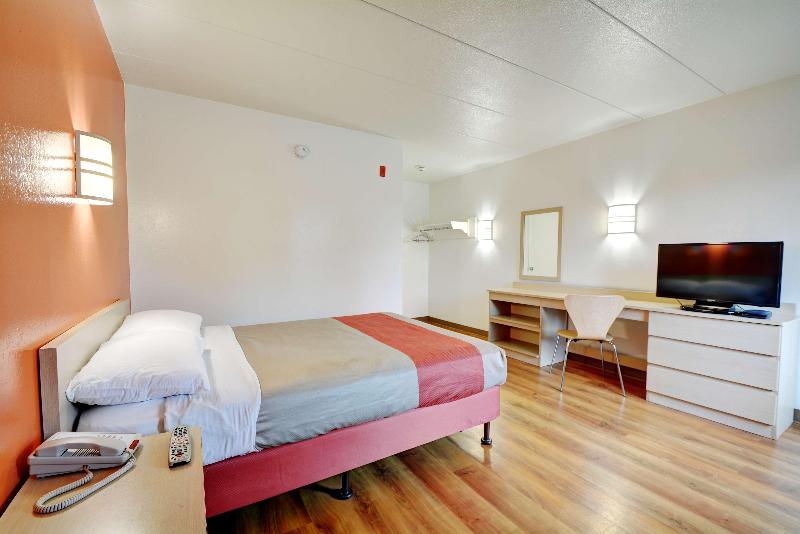 Motel 6 Providence East image
