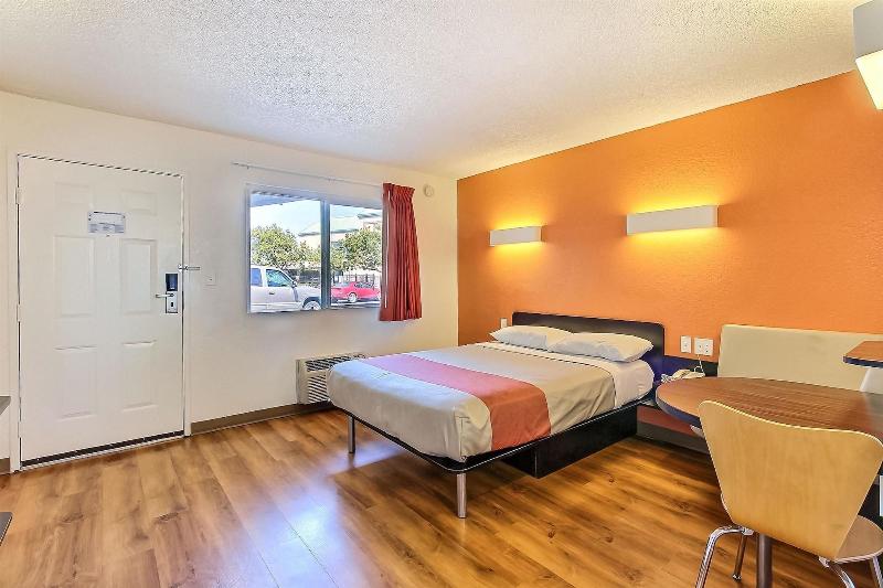 Motel 6 San Jose Campbell image