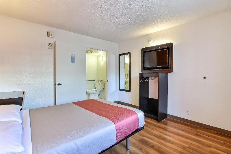 Motel 6 San Jose Campbell image