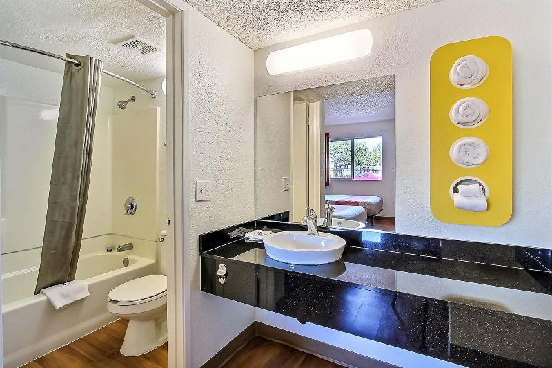 Motel 6 San Jose Campbell image