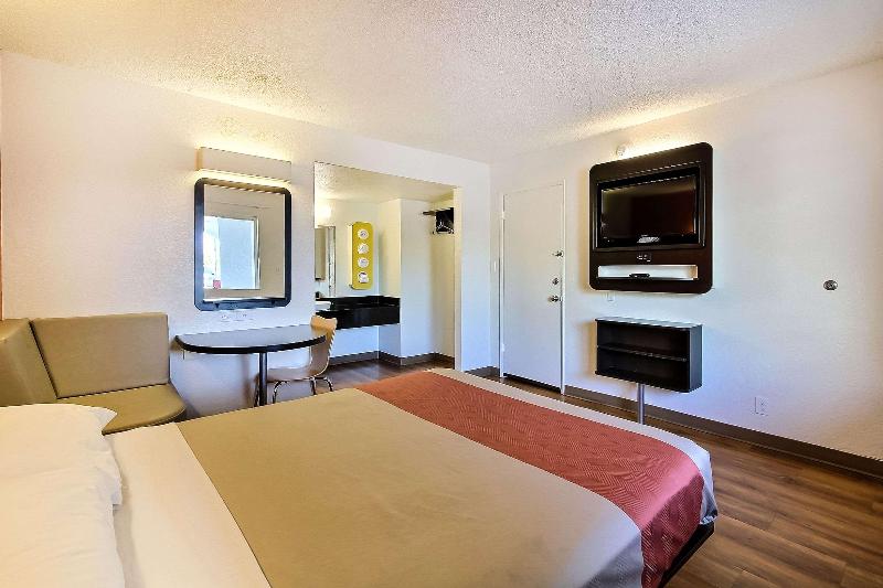 Motel 6 San Jose Campbell image