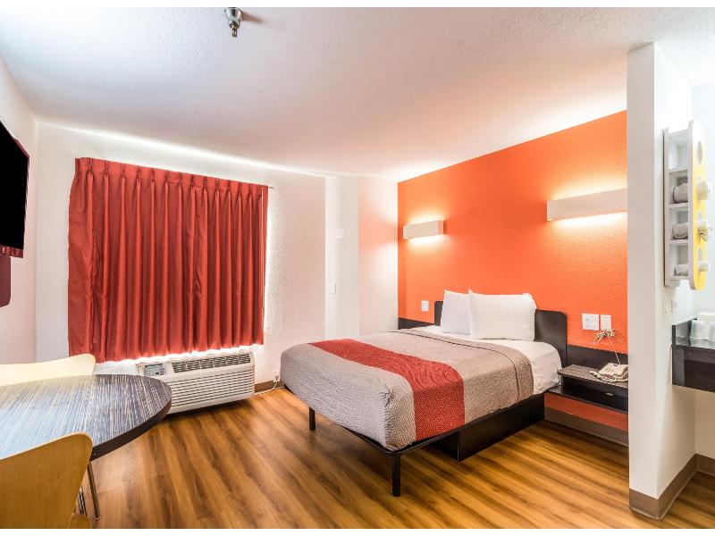 Motel 6 Harvey, Il image